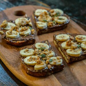 TOSTA DE PLÁTANO Y VIRUTA DE CHOCOLATE