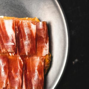 TOSTA DE JAMÓN IBÉRICO CON BASE DE TOMATE TRITURADO