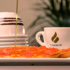 TOSTA DE TOMATE Y ACEITE DE OLIVA
