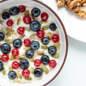 BOL DE YOGUR GRIEGO CON FRUTA VARIADA
