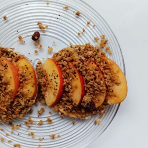 TOSTA DE MANZANA, CANELA Y GRANOLA