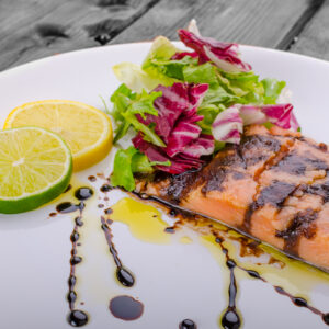 SALMÓN NORUEGO A LA PLANCHA CON VINAGRETA